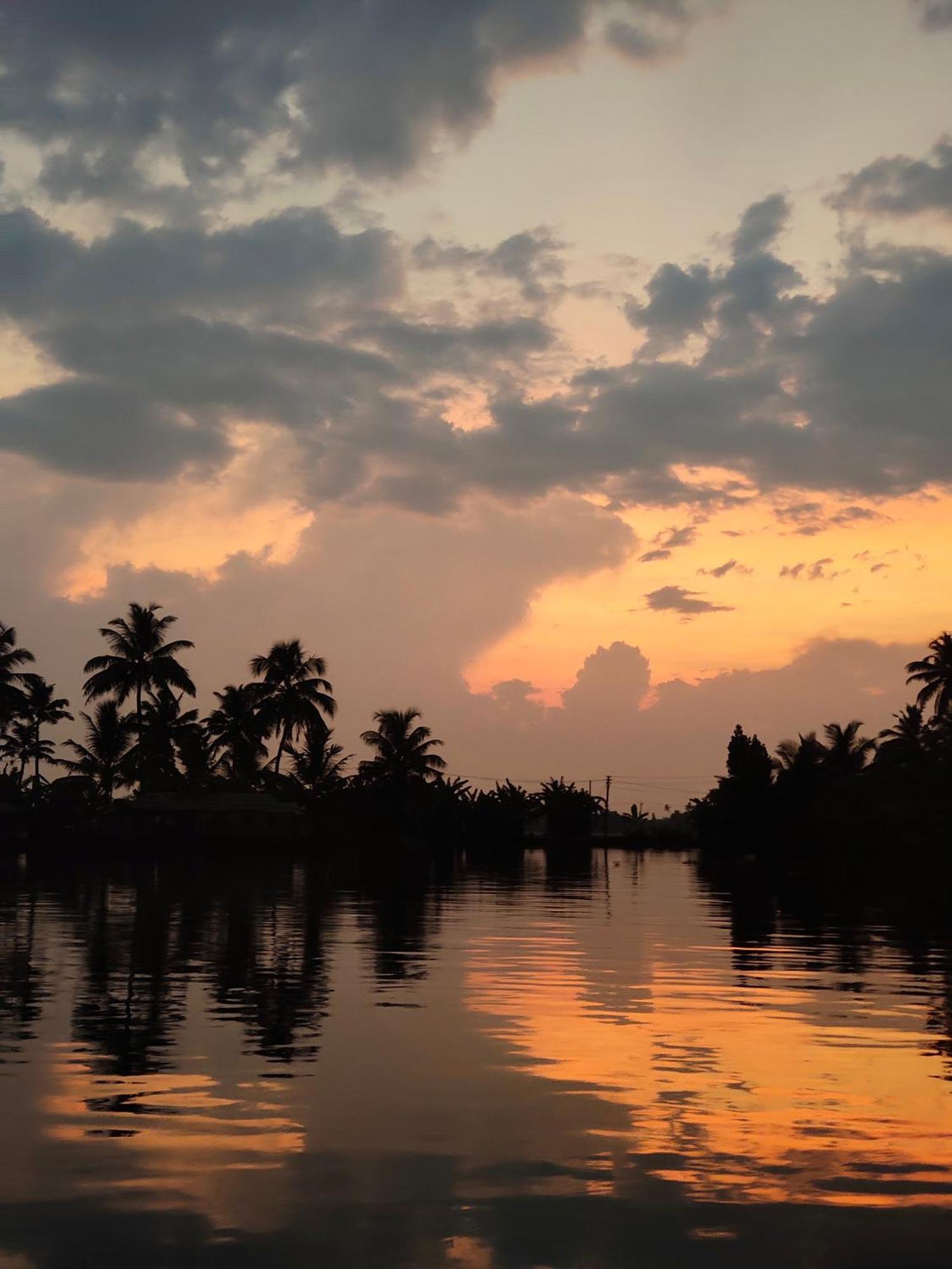 Jeehaa Homestay Alappuzha Exteriör bild